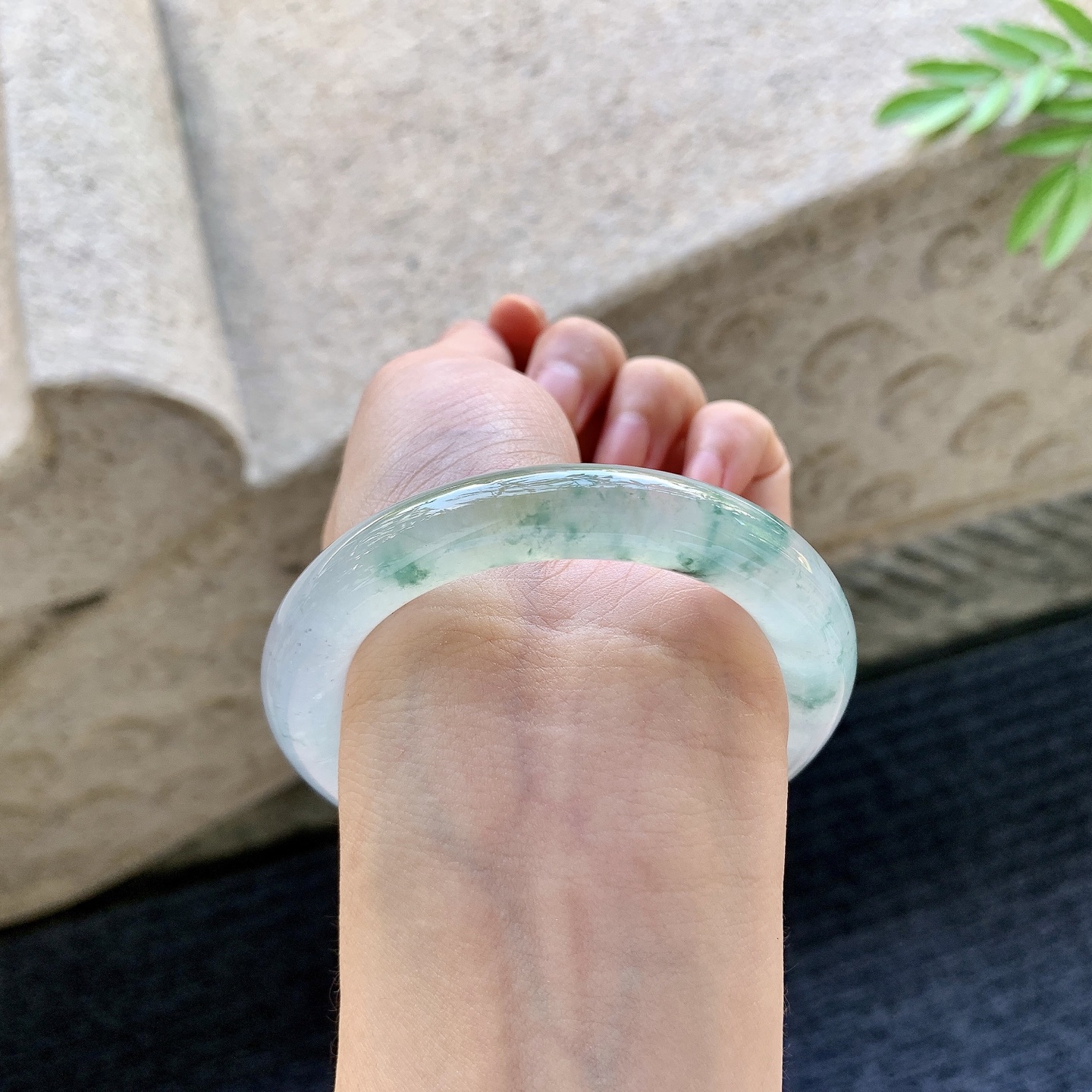 圆条51 52 圈口52.3/10.3/10.1 编码GJ092922 冰飘花，清透，水润，种老，细腻，打灯有絮线