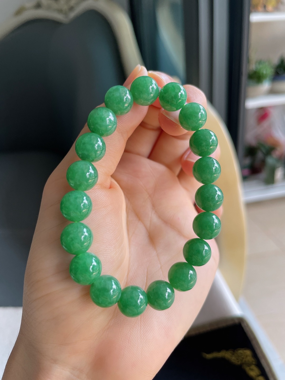 缅甸天然翡翠A货，冰满绿手串，尺寸：10mm。【编4770】