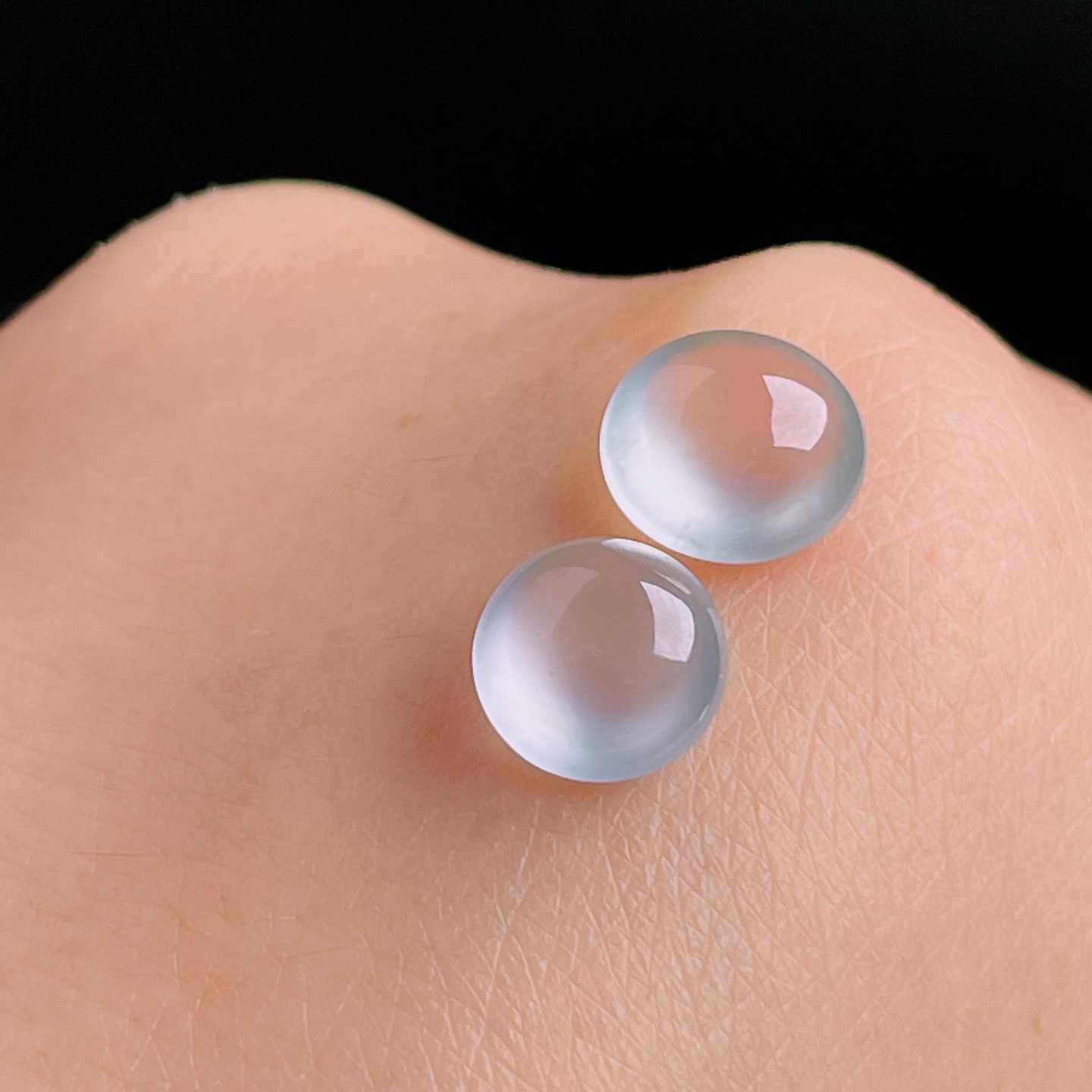 ️一个，冰种蛋面，老种起光，细底通透，尺寸：7.6/7.3/3.6mm0928