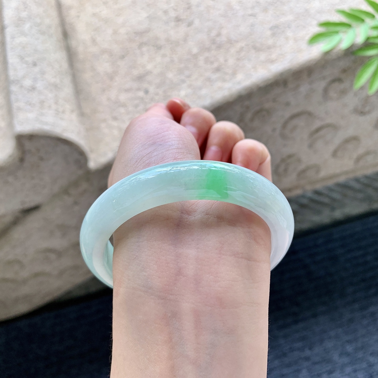 正圈57 58 圈口58.3/12.8/9 编码GL092911 细糯飘绿，水润，种老，细腻，打灯有絮线