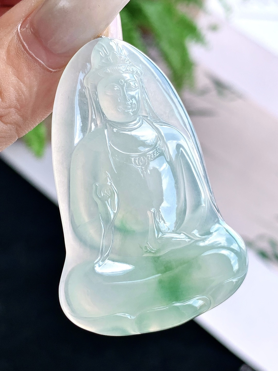 【裸石】️冰飘绿花大素衣观音牌吊坠 【说明】缅甸 性比高 飘花 【尺寸】53-36.4-5.2 【重量】17.7克