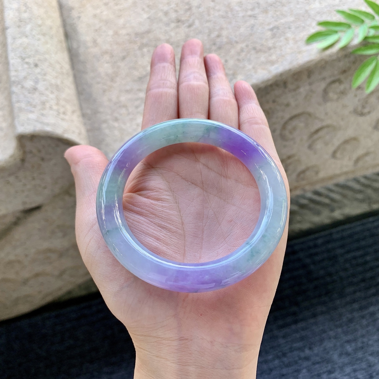 圆条53 54 圈口54.8/10/10.4 编码N2092917 冰糯春带彩，飘妖紫，水润，种老，细腻，打灯有棉线