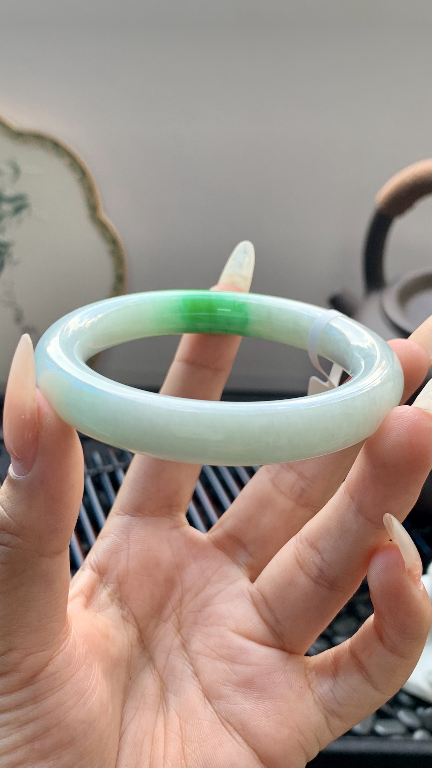 飘绿白底青圆条手镯成品 B6928-10 尺寸：54-10-10