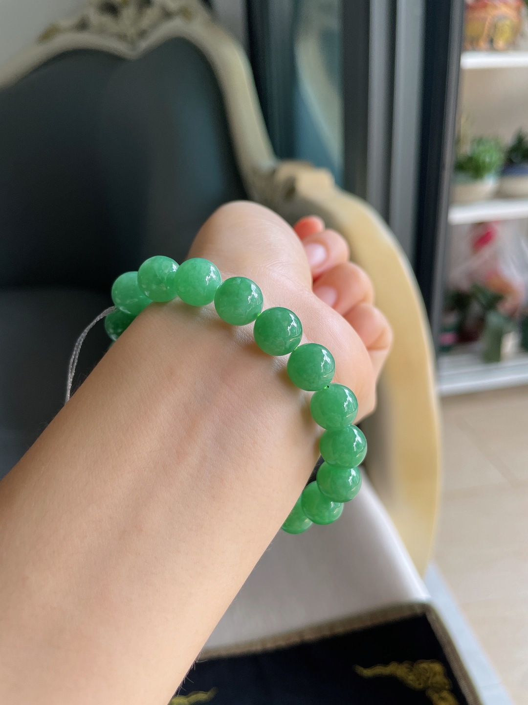 缅甸天然翡翠A货，冰满绿手串，尺寸：10mm。【编4768】