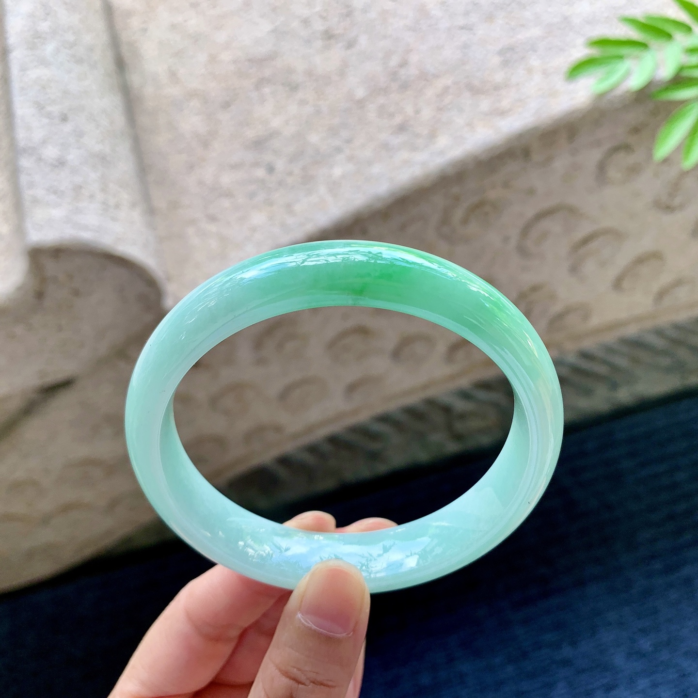 正圈61 62 圈口62.3/13/7.6 编码GL092916 糯冰飘绿，水润，种老，细腻，打灯有棉线