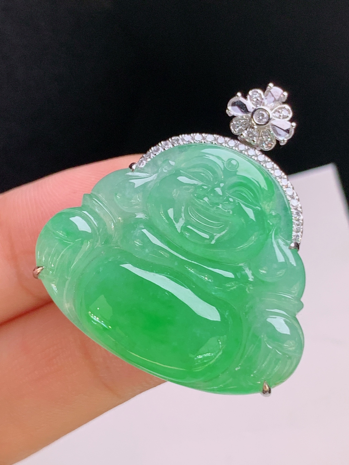 ️ 阳绿佛公吊坠，底色鲜亮，饱满大气，镶钻精致 裸石21.6-31.6-5 整体35