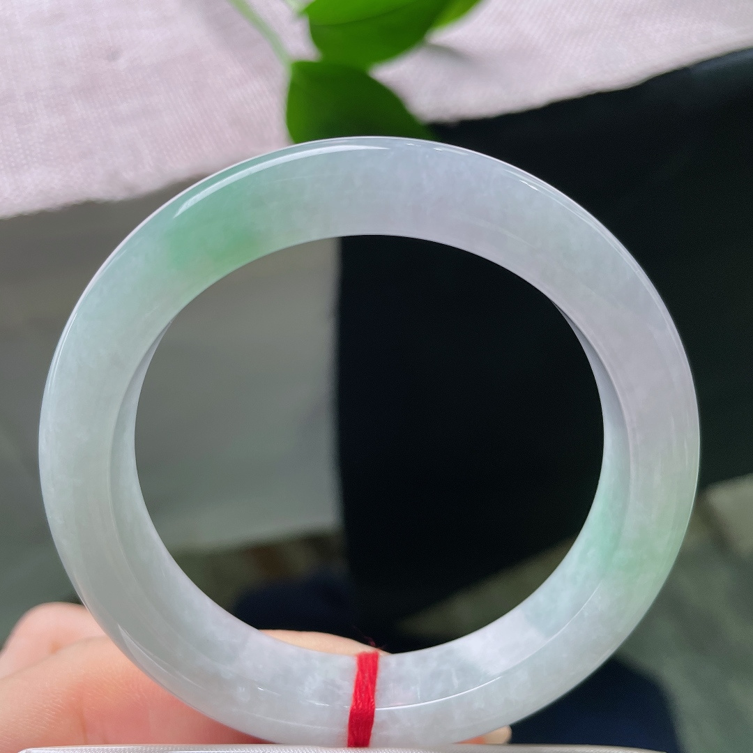 54.7/11.6/8.8，春彩正圈，一点皮纹，清新柔润，紫是柔暮，绿是新芽，将春日烟云凝于玉环，s