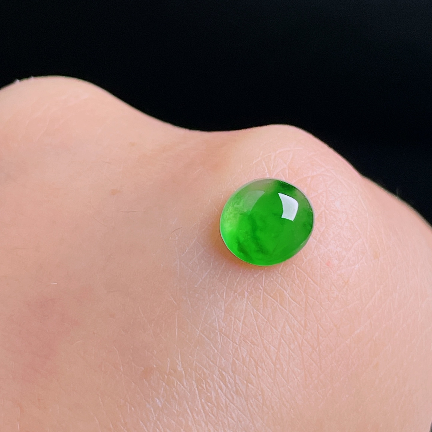 ️冰绿蛋面，老种起光，细底通透，尺寸：7.4/6.7/3mm0928