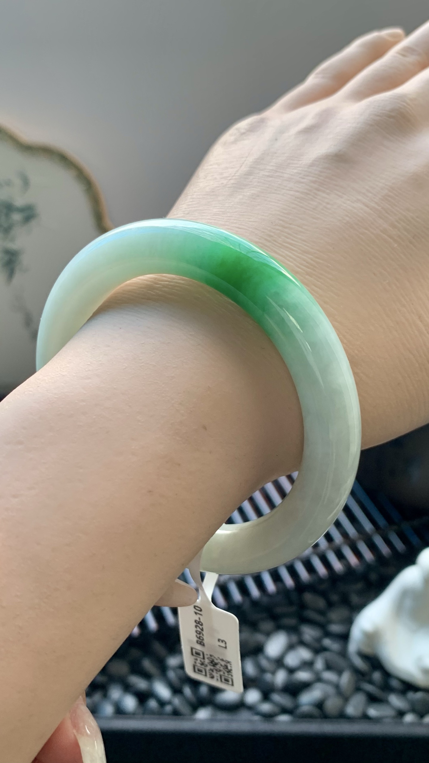 飘绿白底青圆条手镯成品 B6928-10 尺寸：54-10-10