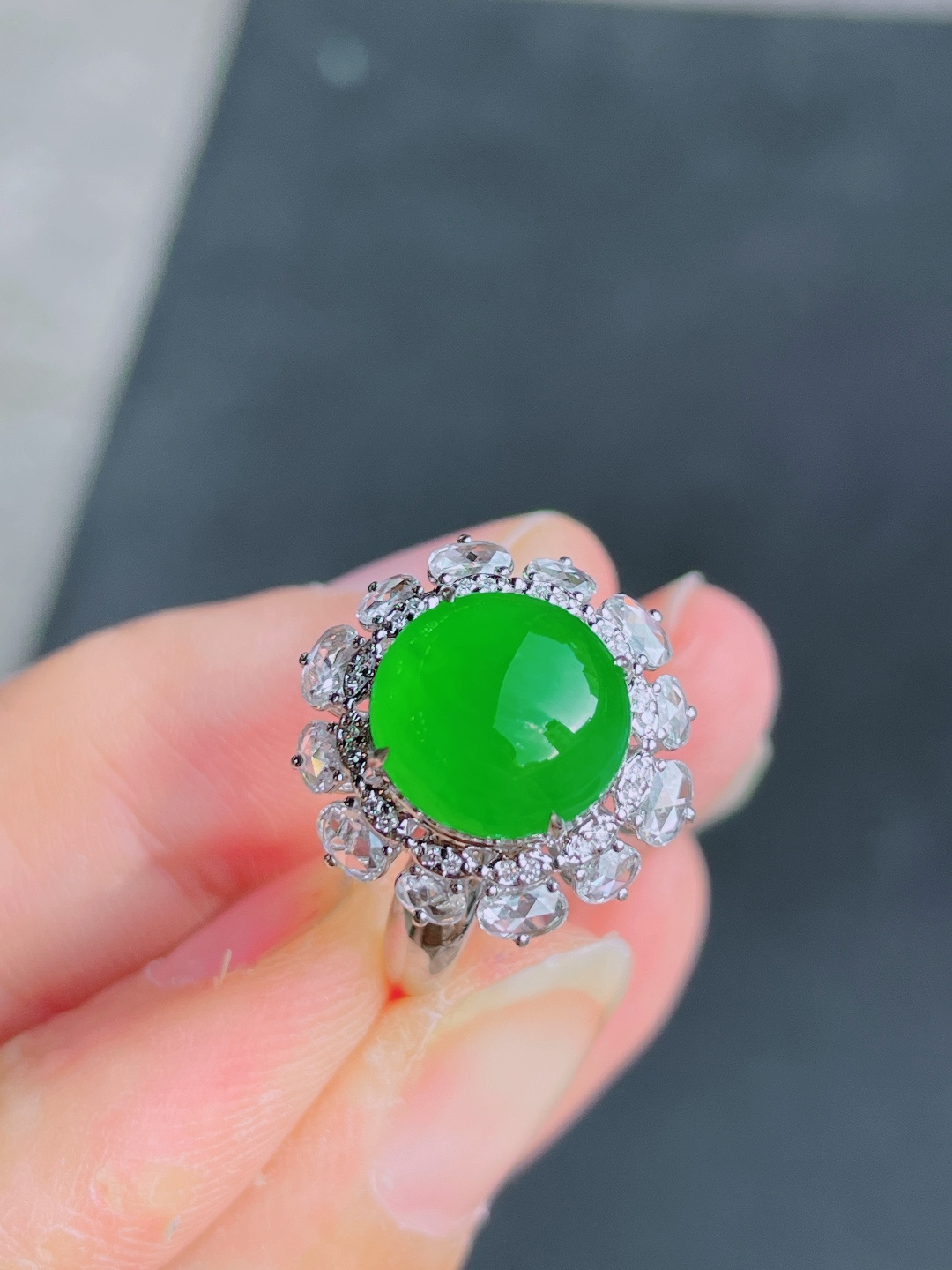 ️高冰绿蛋面戒指 晶莹剔透，新颖时尚，无裂，10-4