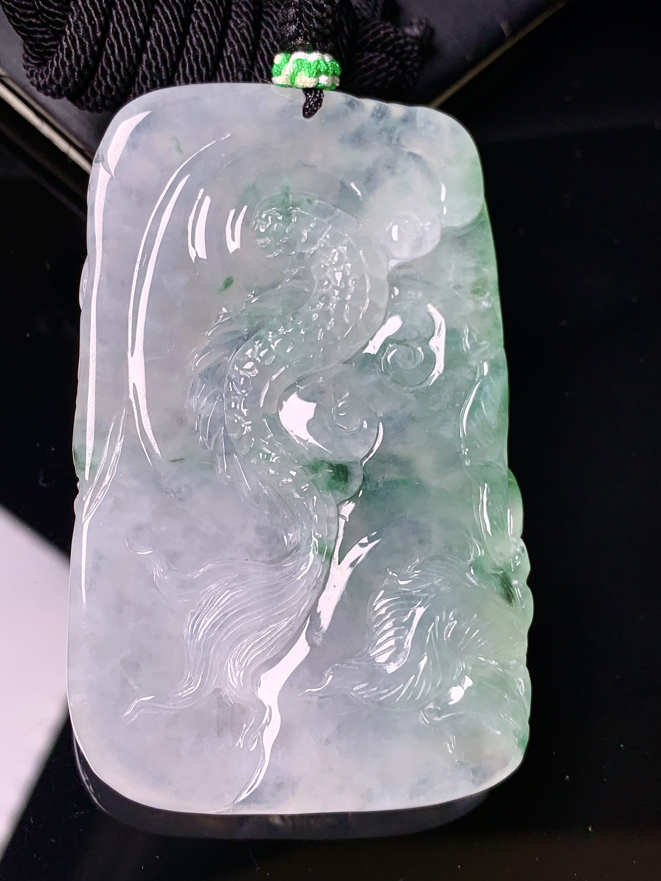 飘绿龙凤呈祥牌吊坠 玉质细腻 色泽艳丽清新 水润亮眼 整体尺寸64.5*39.5*9.2 a5