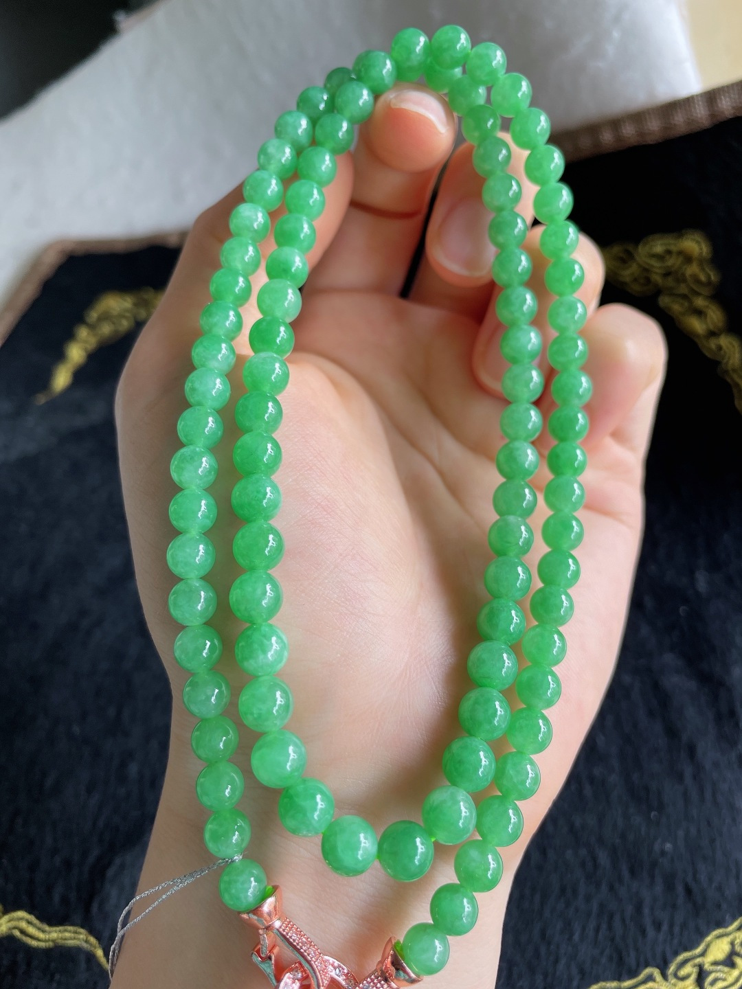 缅甸天然翡翠A货，冰满绿项链，尺寸：6-6.5mm91颗。【编3049】
