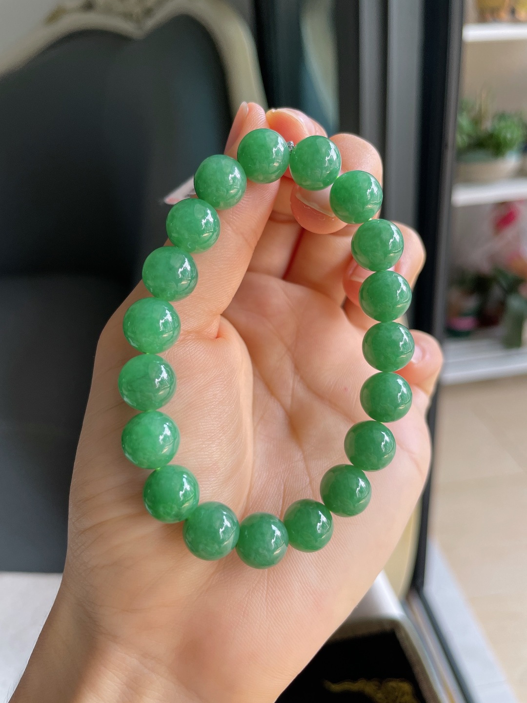 ️，缅甸天然翡翠A货，冰满绿手串，尺寸：10mm。【编4734】