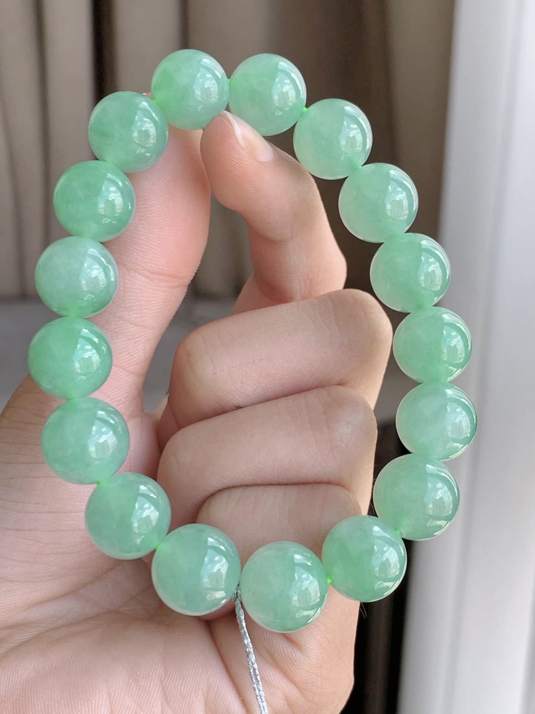 【珠子】冰甜阳绿手串圆珠子手串 【说明】缅甸 性比高 【尺寸】11.8mm 【重量】52.4克