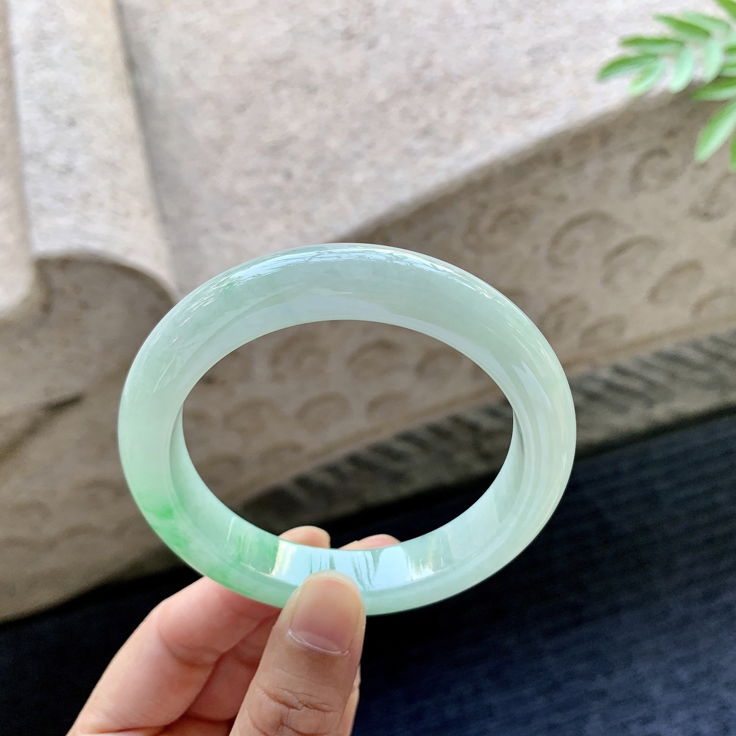 正圈56 57 圈口57.5/12/9.2 编码GL092903 细糯飘绿，水润，种老，细腻，有纹线