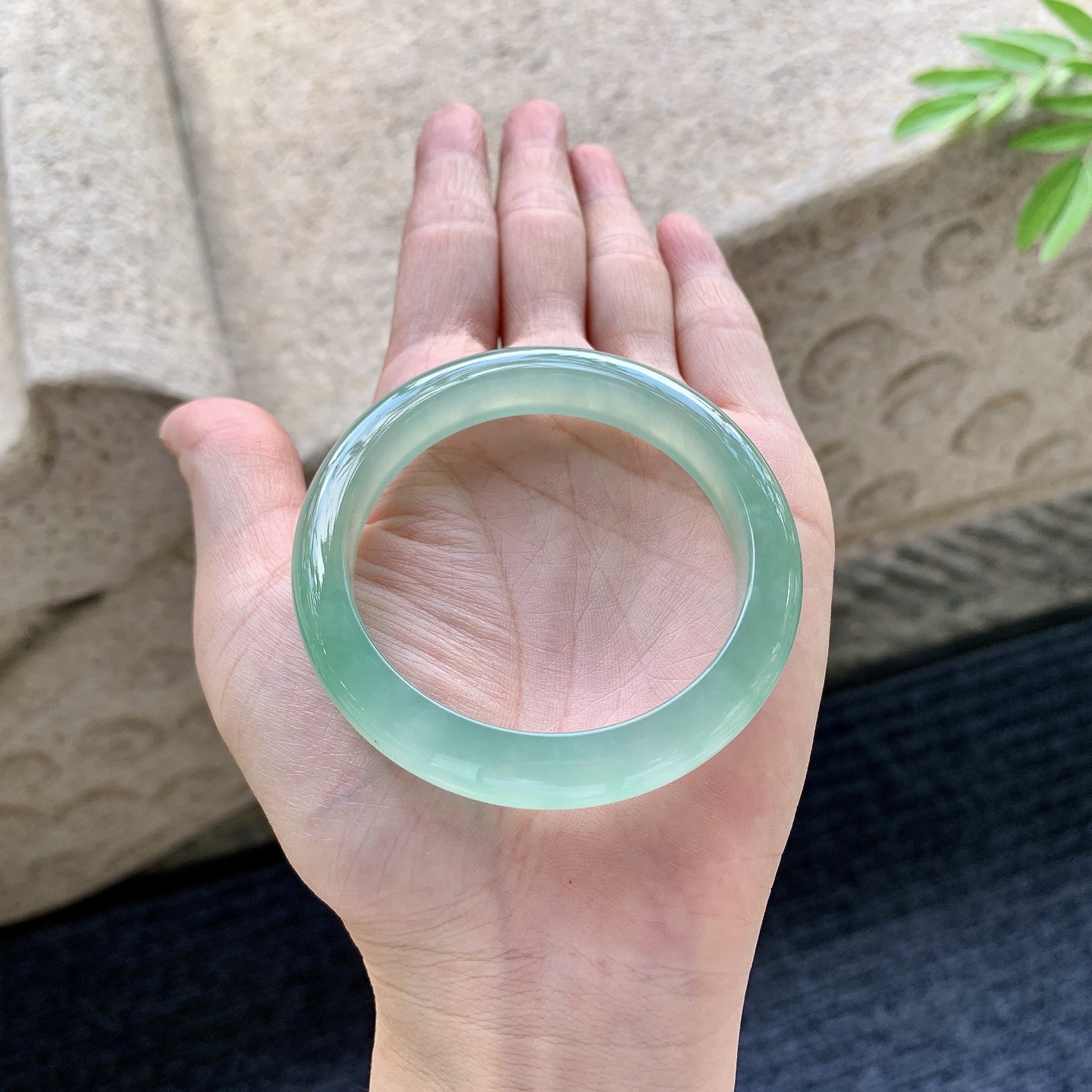 正圈50 51 圈口50.5/9.9/7.8 编码BA092949 冰果绿，色匀，水润，种老，细腻，