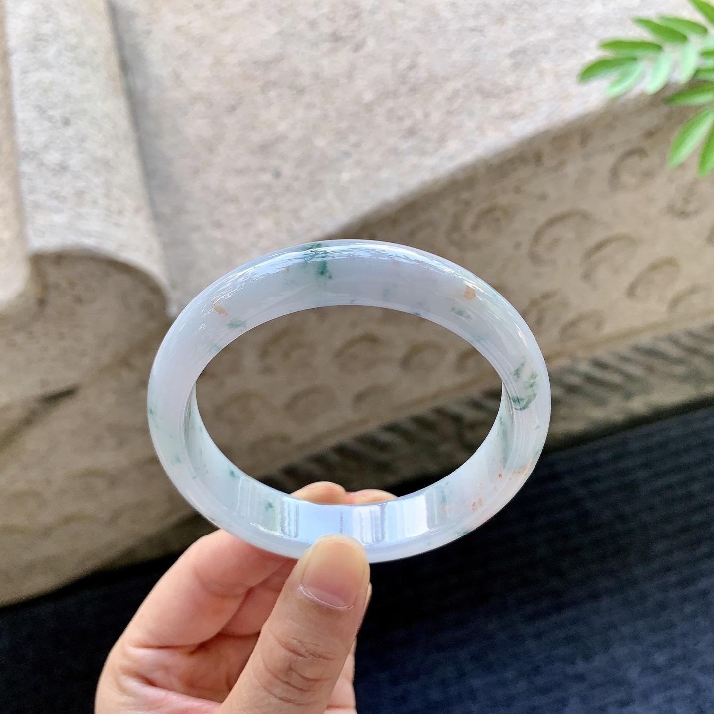 正圈57 58 圈口58.3/13.8/7.4 编码HJ092904 细糯紫底飘花，飘黄翡，水润，种老，细腻，无裂