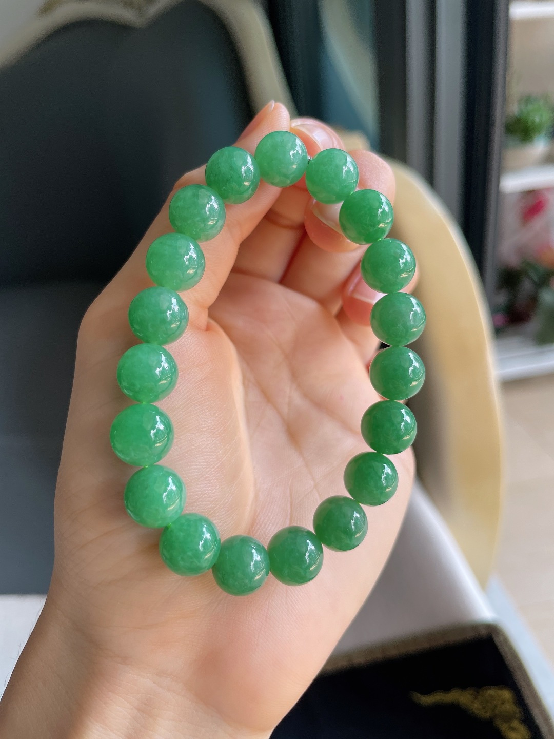缅甸天然翡翠A货，冰满绿手串，尺寸：10mm。【编4769】