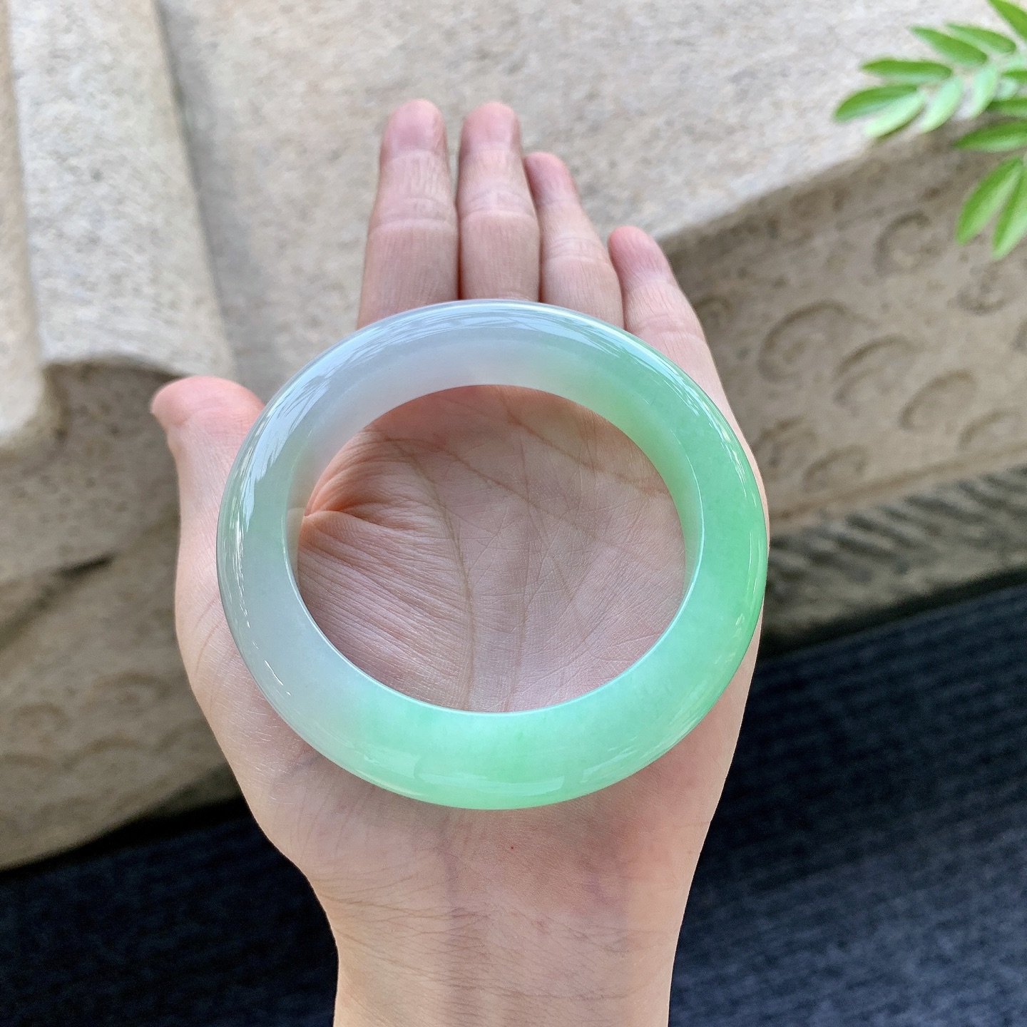 正圈54 55 圈口54.9/12.6/10.4 编码A3092946 糯冰椿彩，水润，种老，细腻，无裂