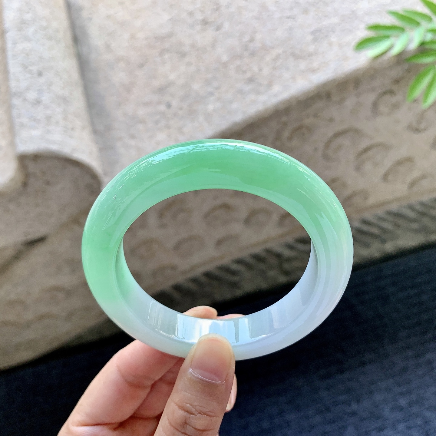 正圈54 55 圈口54.9/12.6/10.4 编码A3092946 糯冰椿彩，水润，种老，细腻，无裂