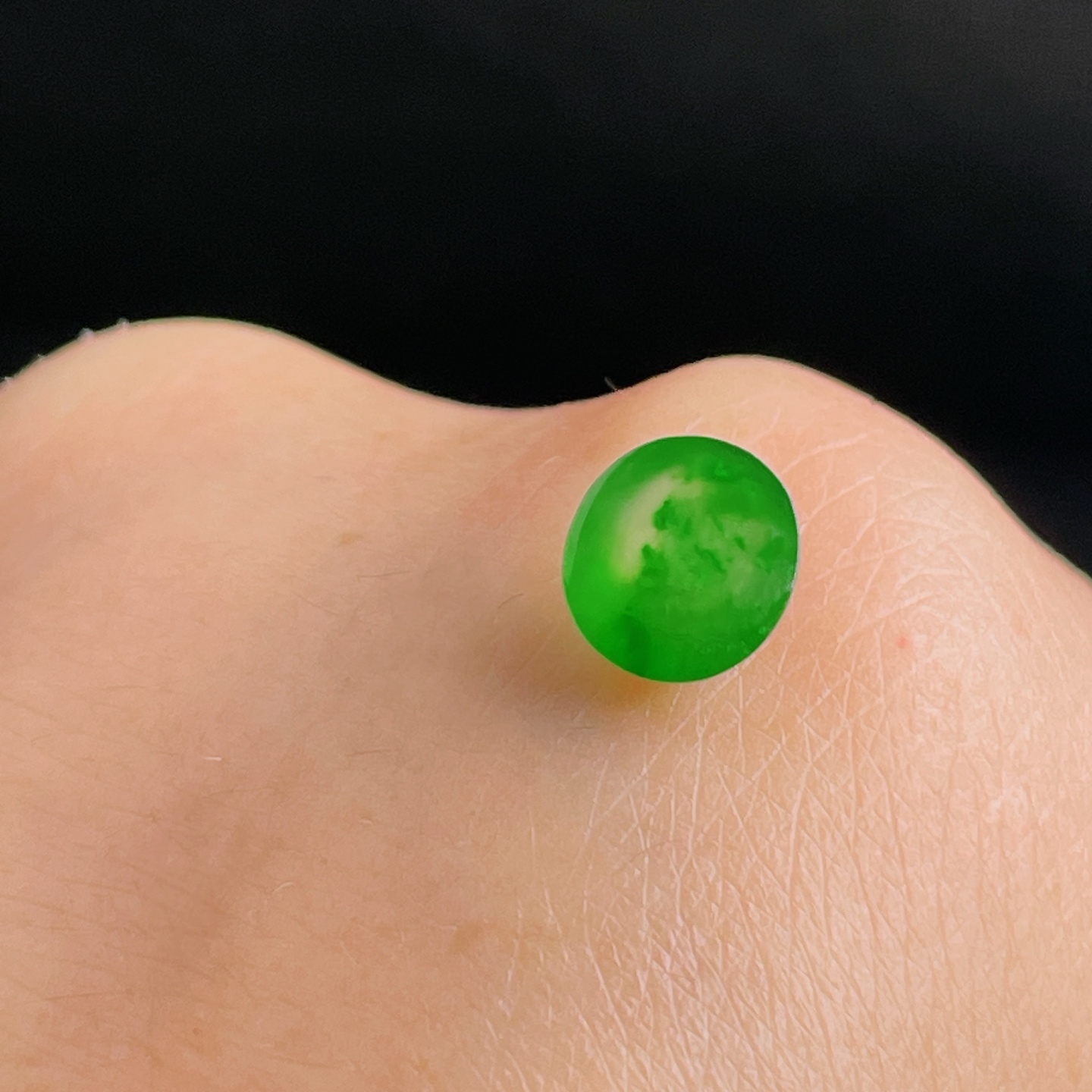 ️冰绿蛋面，老种起光，细底通透，尺寸：7.4/6.7/3mm0928