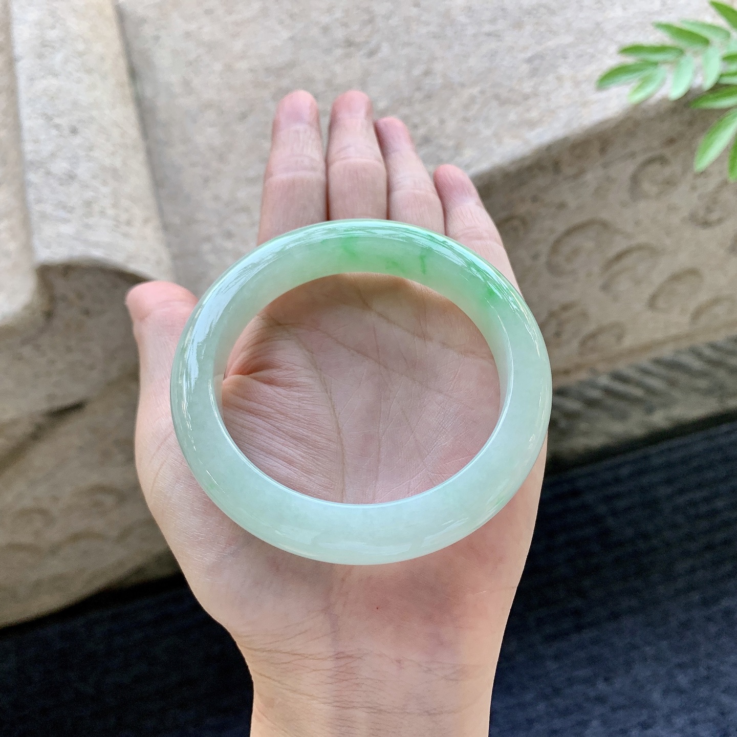 正圈56 57 圈口57.5/12/9.2 编码GL092903 细糯飘绿，水润，种老，细腻，有纹线