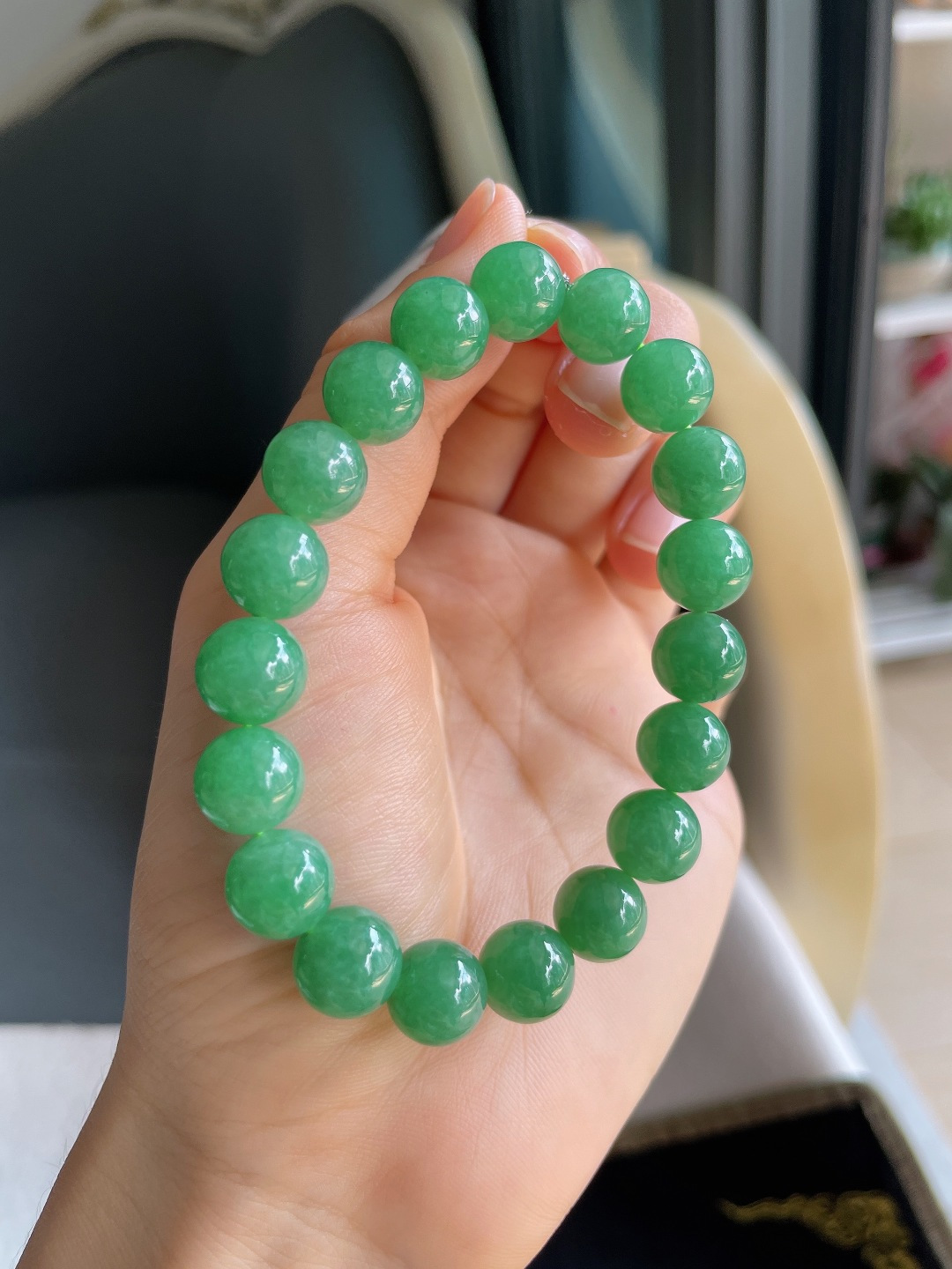 缅甸天然翡翠A货，冰满绿手串，尺寸：10mm。【编4769】