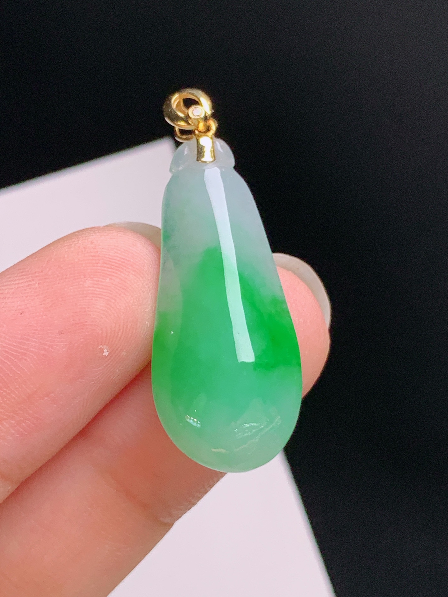 ️ 冰飘绿福瓜吊坠，翠色明艳，种水细腻，器型优美 裸石28.7-12.8-6 整体35.3 52
