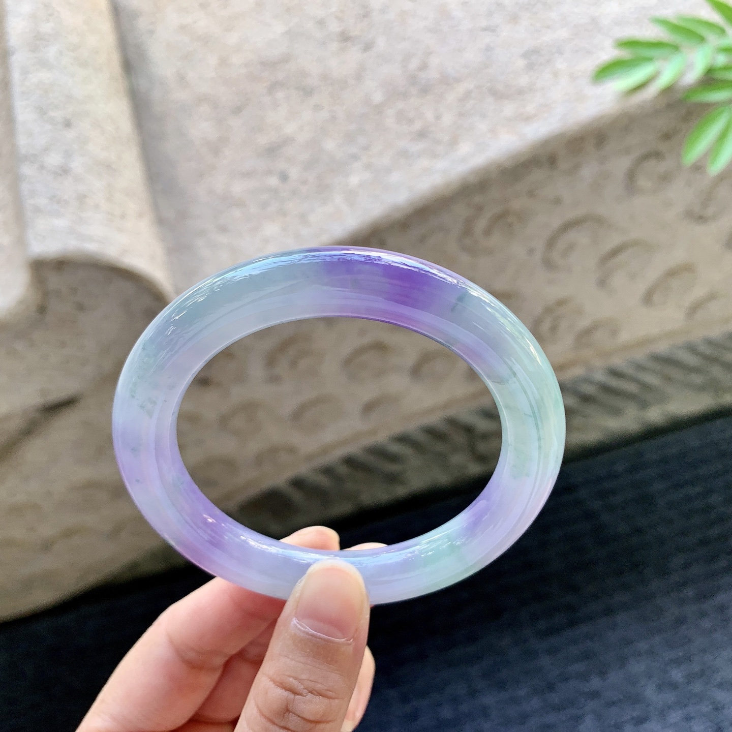 圆条53 54 圈口54.8/10/10.4 编码N2092917 冰糯春带彩，飘妖紫，水润，种老，细腻，打灯有棉线
