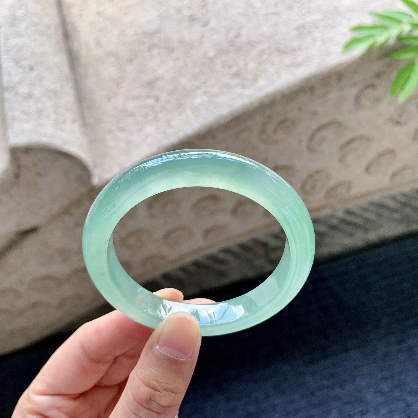 正圈50 51 圈口50.5/9.9/7.8 编码BA092949 冰果绿，色匀，水润，种老，细腻，无裂
