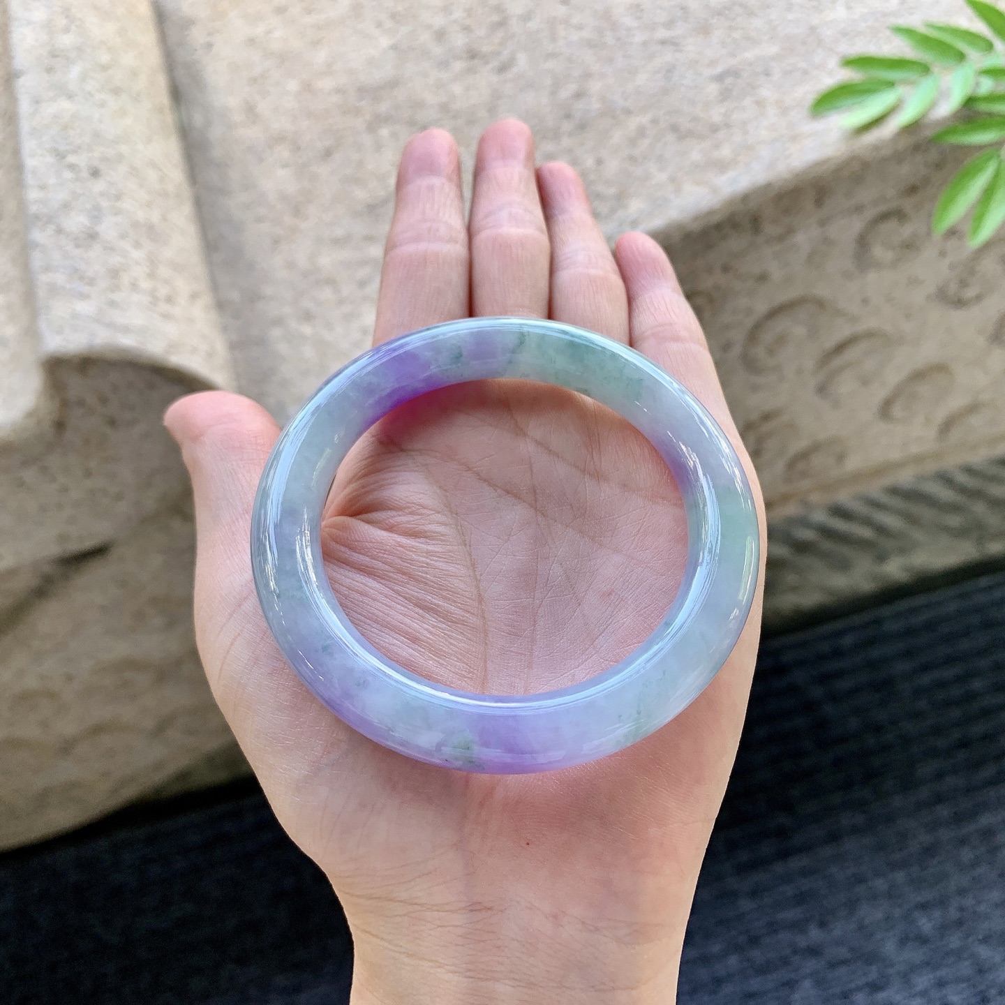 圆条53 54 圈口54.8/10/10.4 编码N2092917 冰糯春带彩，飘妖紫，水润，种老，细腻，打灯有棉线