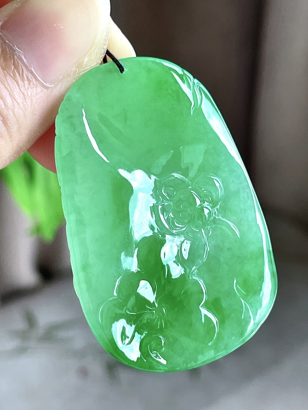 【裸石】冰阳绿荷叶荷花牌金鱼年年有余吊坠 【说明】缅甸 无裂 性比高 和和美美 莲鱼 力争上游 【尺寸】49.3-33.2-5 【重量】18.2克