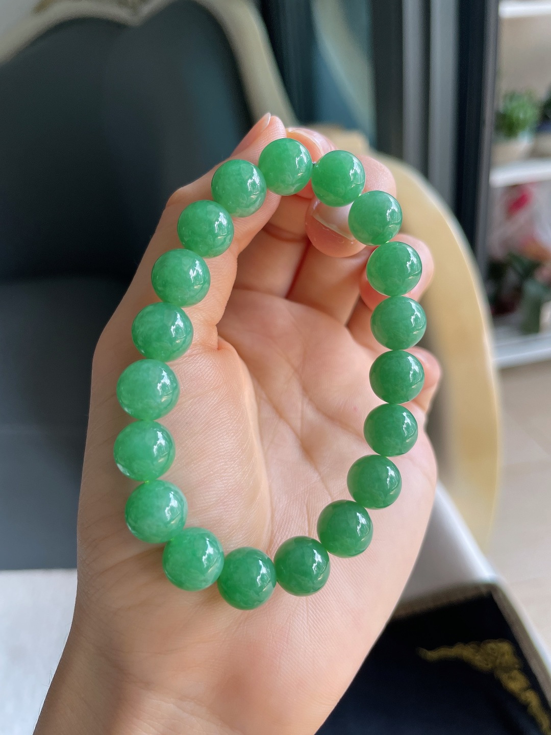 缅甸天然翡翠A货，冰满绿手串，尺寸：10mm。【编4768】