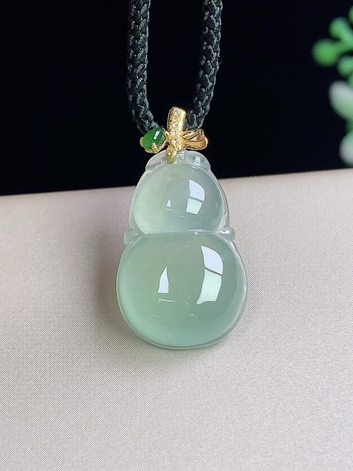 18k金镶葫芦，无裂，尺寸18.2*12*4.7mm，j28kxd9