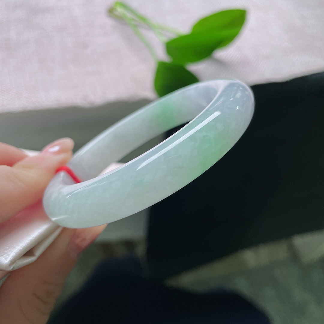 54.7/11.6/8.8，春彩正圈，一点皮纹，清新柔润，紫是柔暮，绿是新芽，将春日烟云凝于玉环，ss58352a