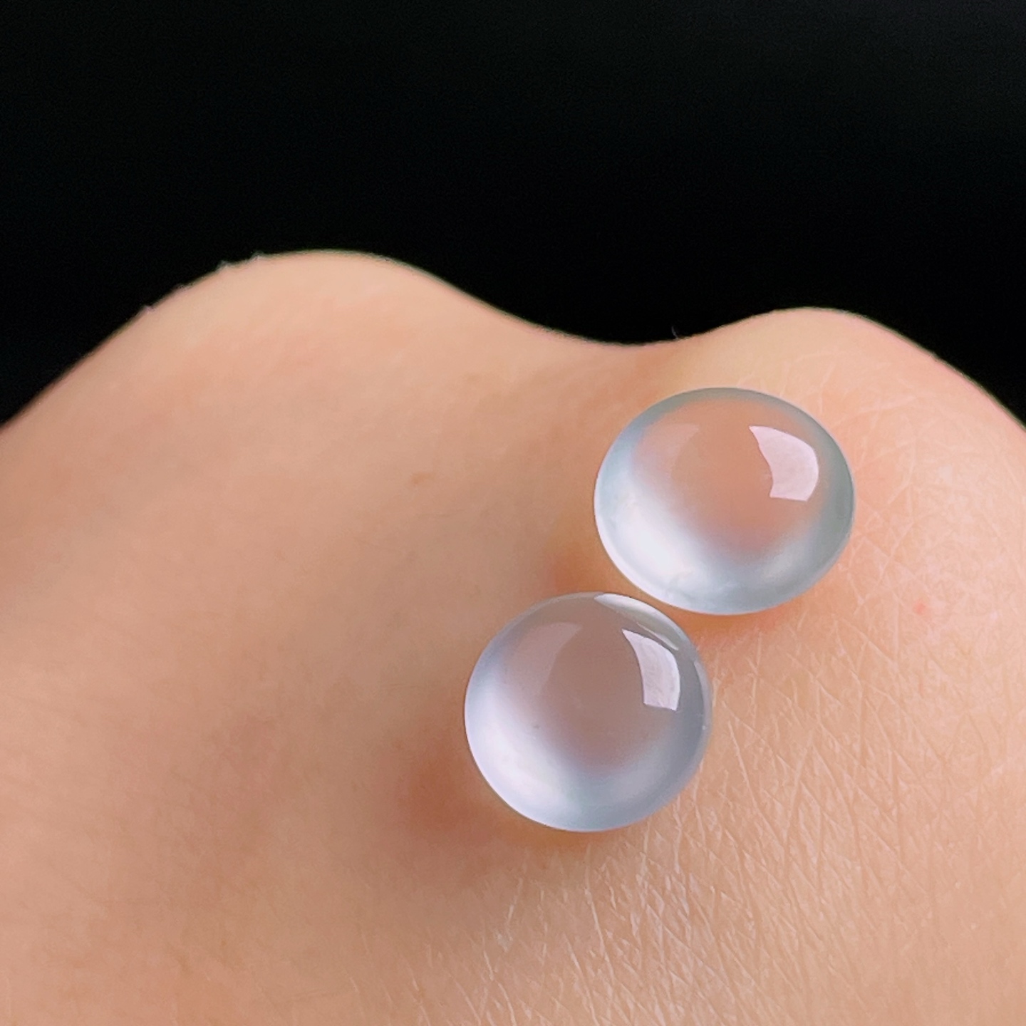 ️一个，冰种蛋面，老种起光，细底通透，尺寸：7.6/7.3/3.6mm0928