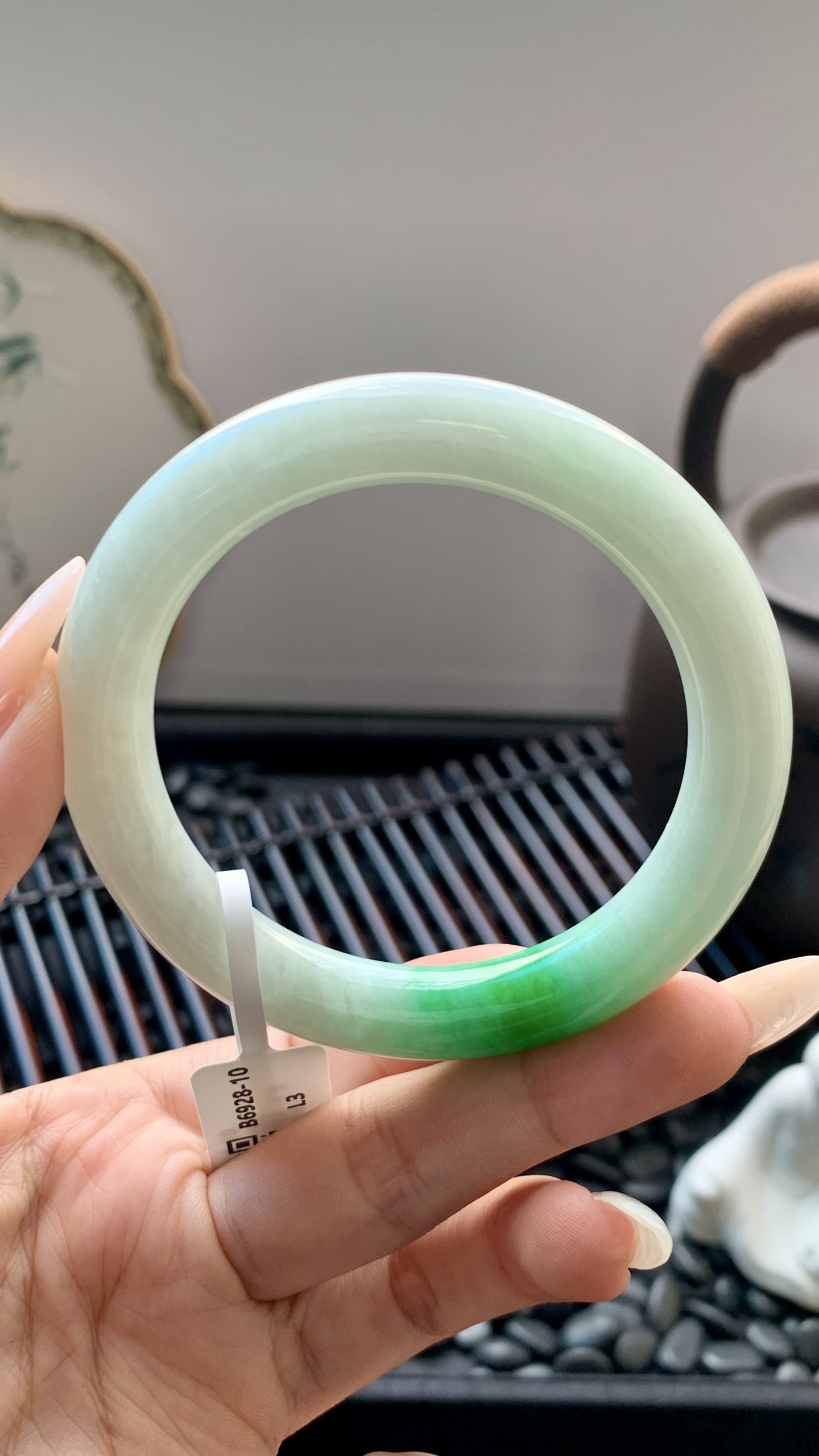 飘绿白底青圆条手镯成品 B6928-10 尺寸：54-10-10