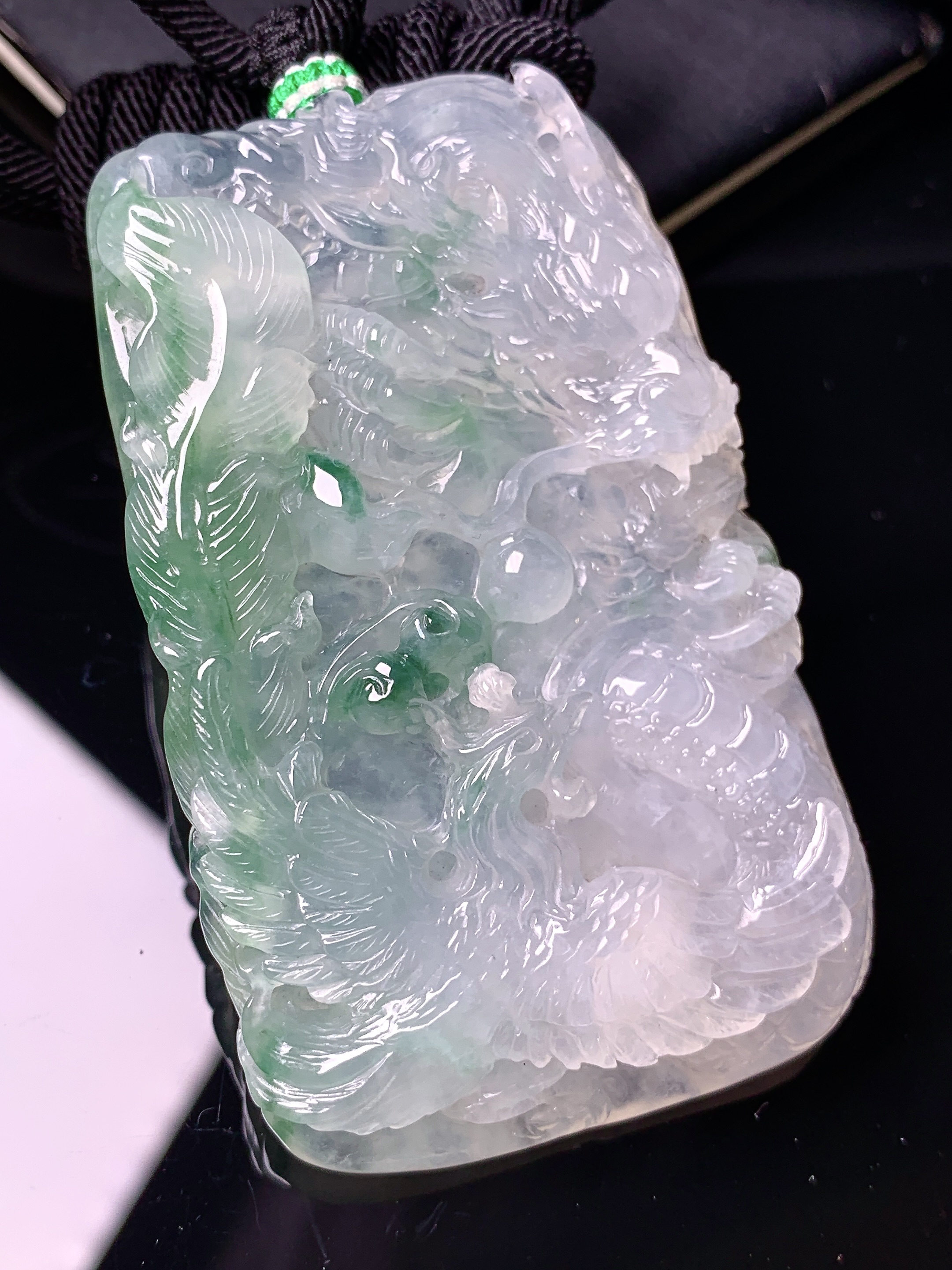 飘绿龙凤呈祥牌吊坠 玉质细腻 色泽艳丽清新 水润亮眼 整体尺寸64.5*39.5*9.2 a5