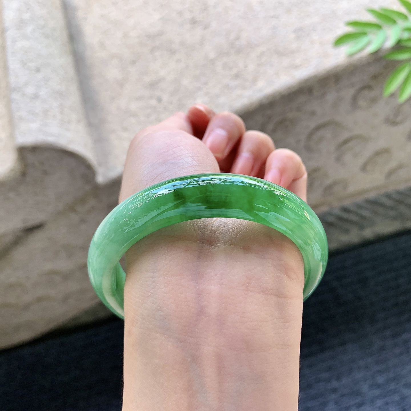 正圈58 59 圈口59/13.5/8.5 编码WW092927 冰糯辣绿，水润，种老，细腻，打灯有絮线