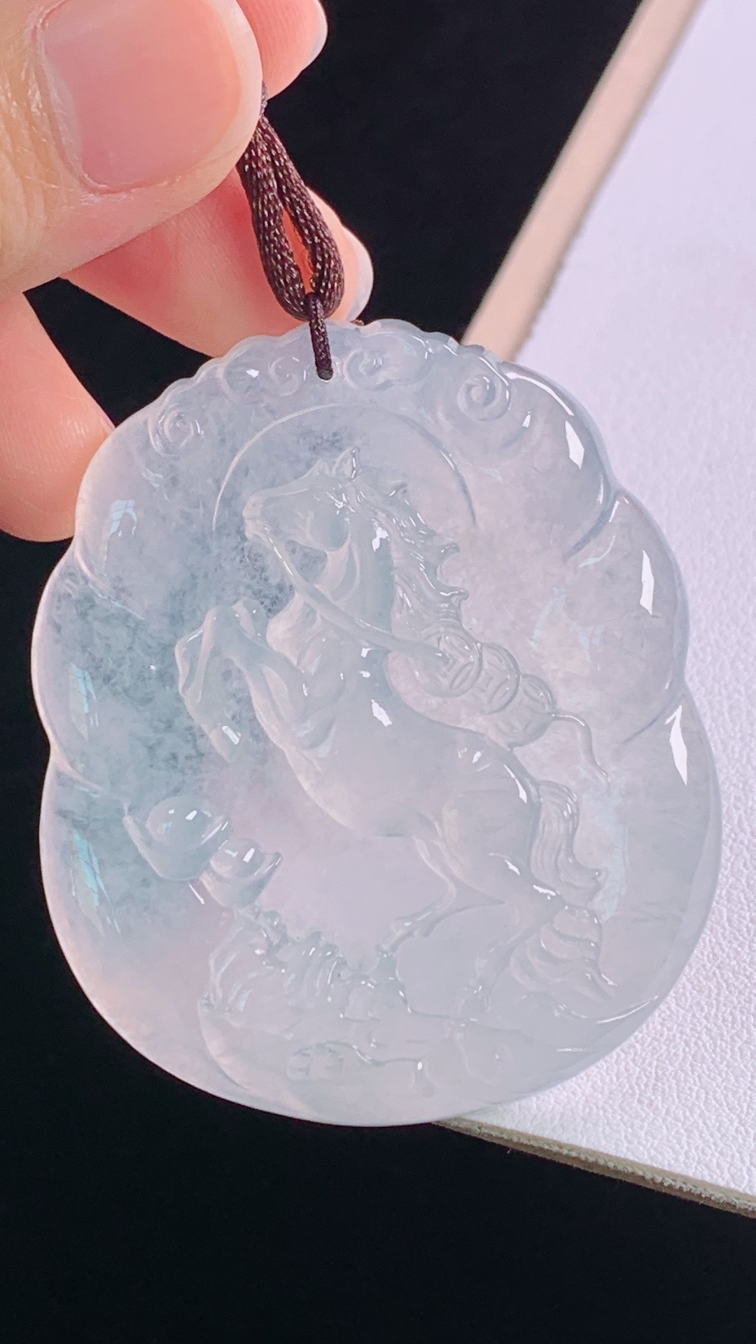 ️高冰马牌 种水，冰透起光，无裂 尺寸:51.4-43.7-5.7mm 23