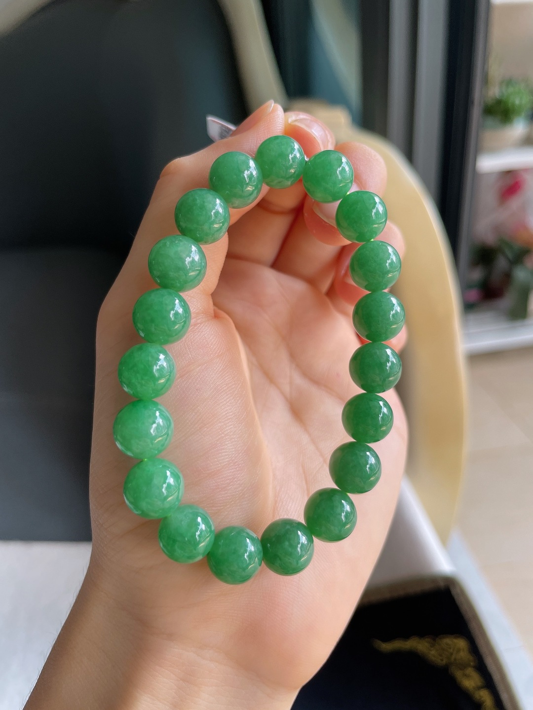 缅甸天然翡翠A货，冰满绿手串，尺寸：10mm。【编4767】
