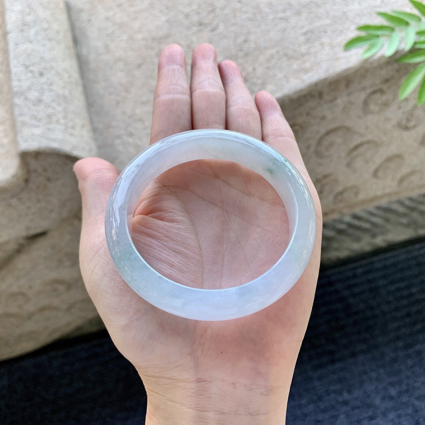 正圈54 55 圈口55.6/12.6/8 编码HJ092901 糯冰粉紫飘花，水润，种老，细腻，打灯有棉线