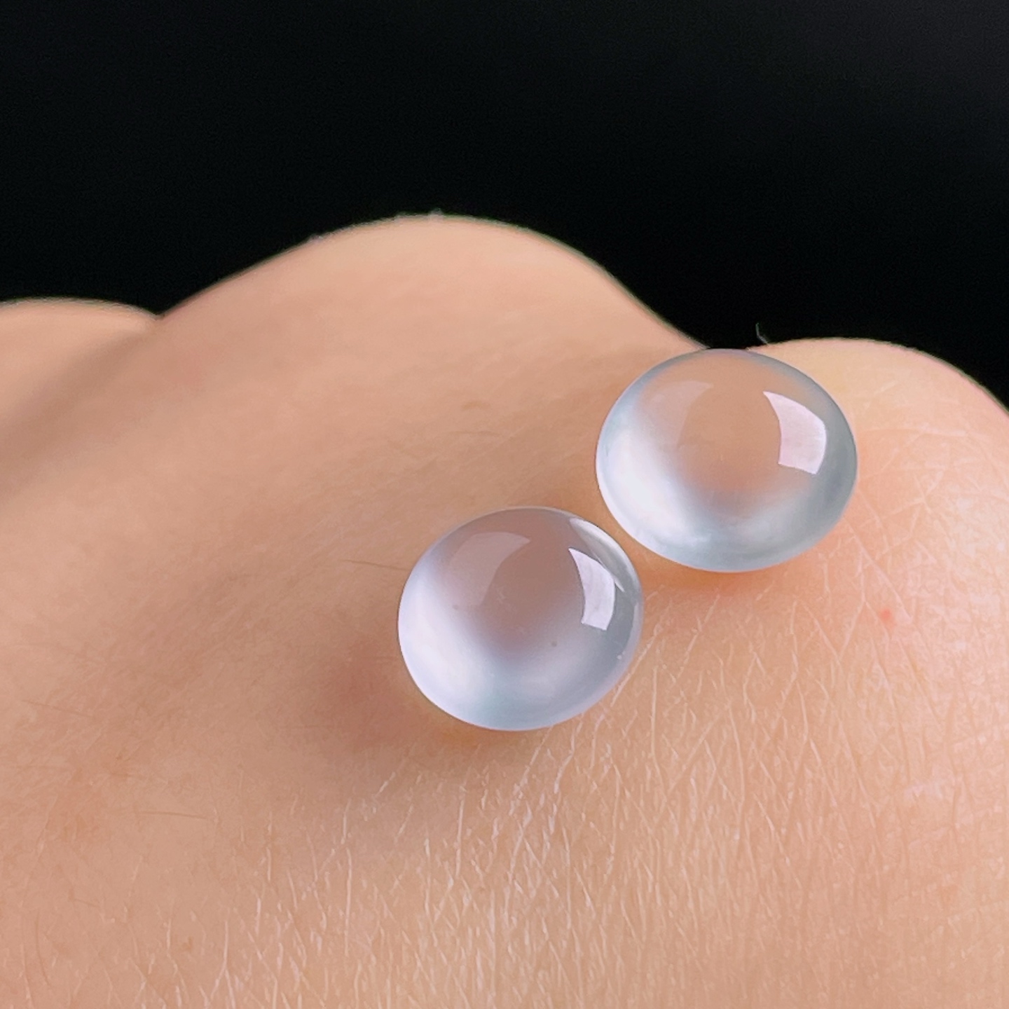 ️一个，冰种蛋面，老种起光，细底通透，尺寸：7.6/7.3/3.6mm0928