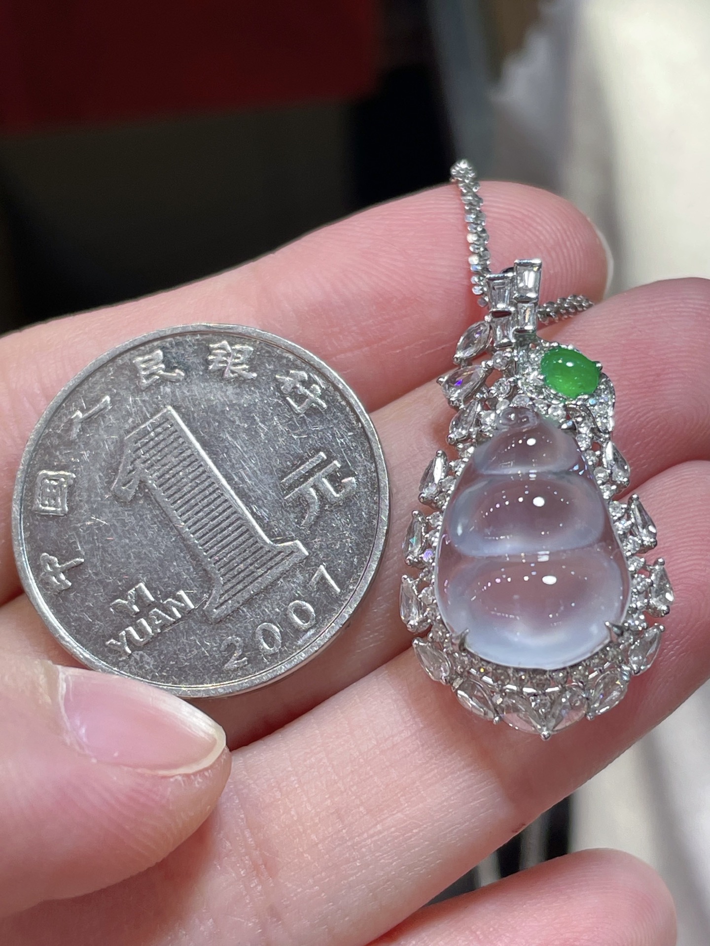 ️ 天然翡翠A货冰种福豆吊坠，很纯很冰，料子够厚装，无裂，18k真金镶嵌，16.2-11.5-3.