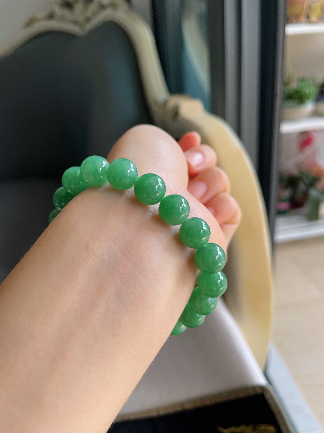 缅甸天然翡翠A货，冰满绿手串，尺寸：10mm。【编4769】