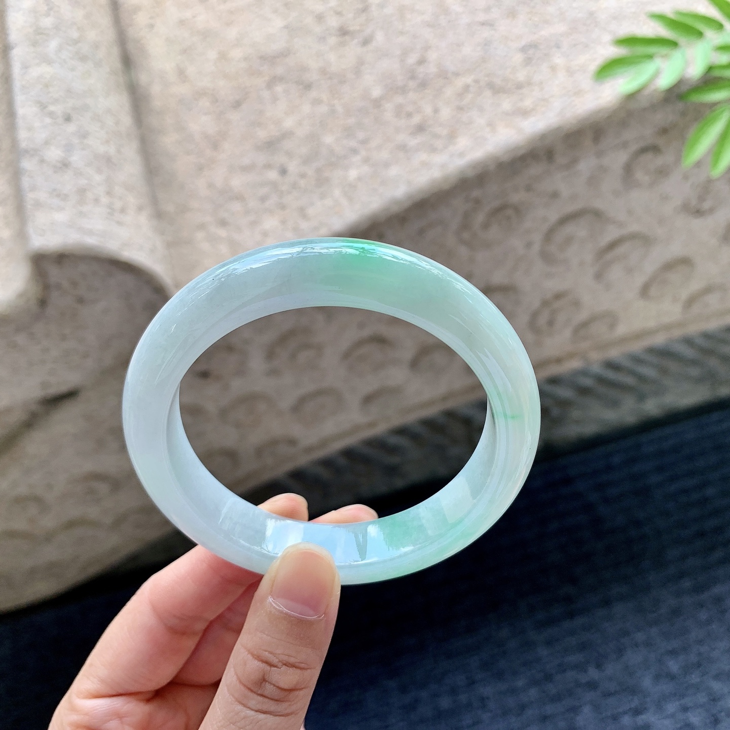 正圈57 58 圈口58.3/12.8/9 编码GL092911 细糯飘绿，水润，种老，细腻，打灯有絮线
