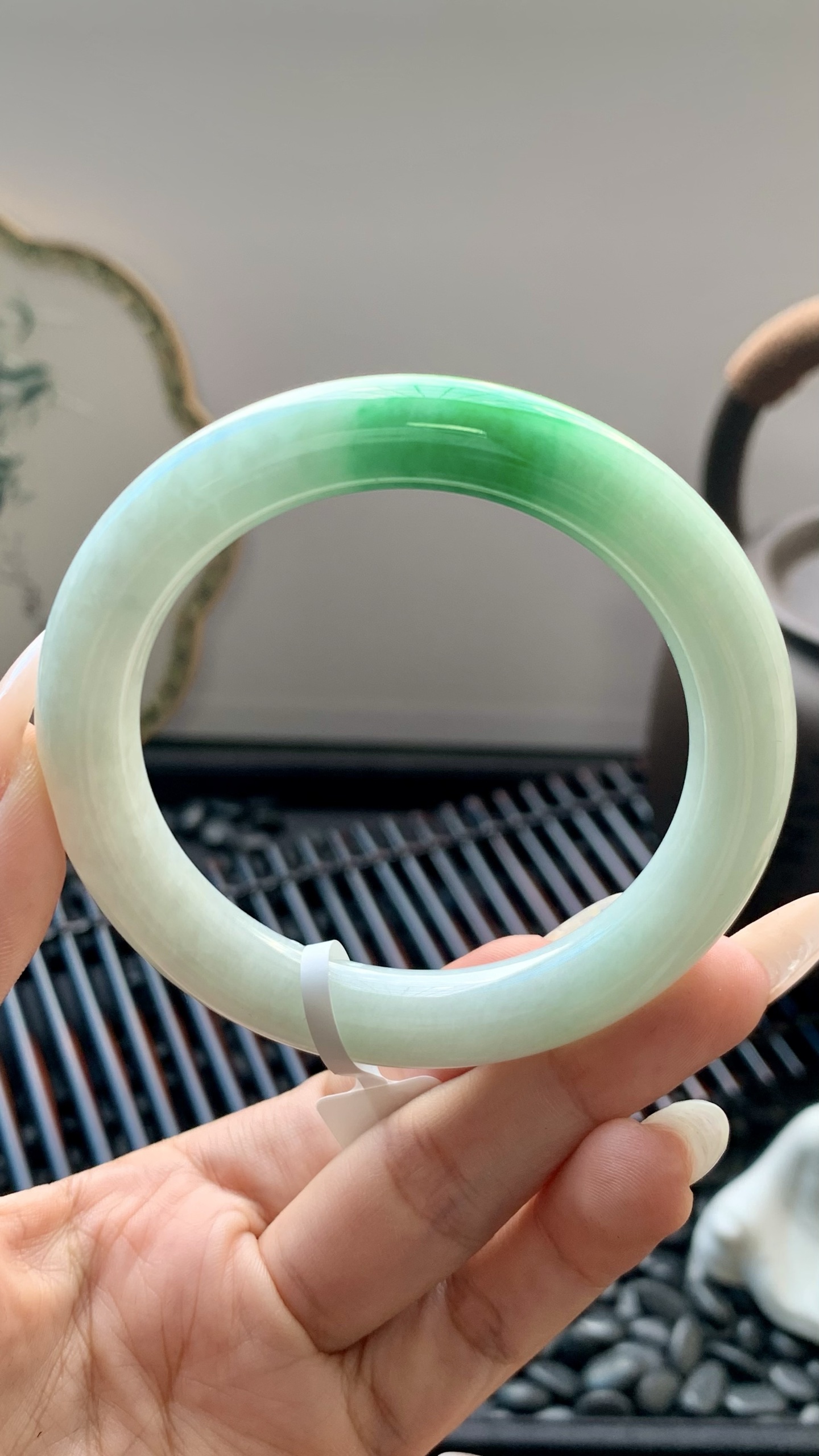 飘绿白底青圆条手镯成品 B6928-10 尺寸：54-10-10