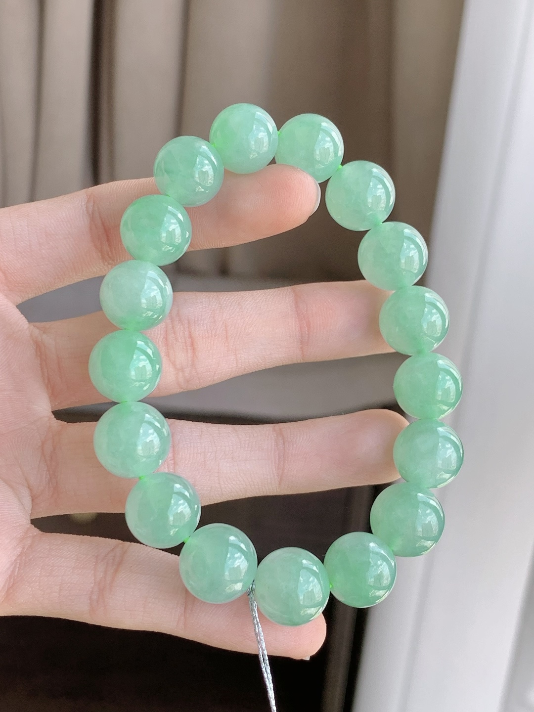 【珠子】冰甜阳绿手串圆珠子手串 【说明】缅甸 性比高 【尺寸】11.8mm 【重量】52.4克