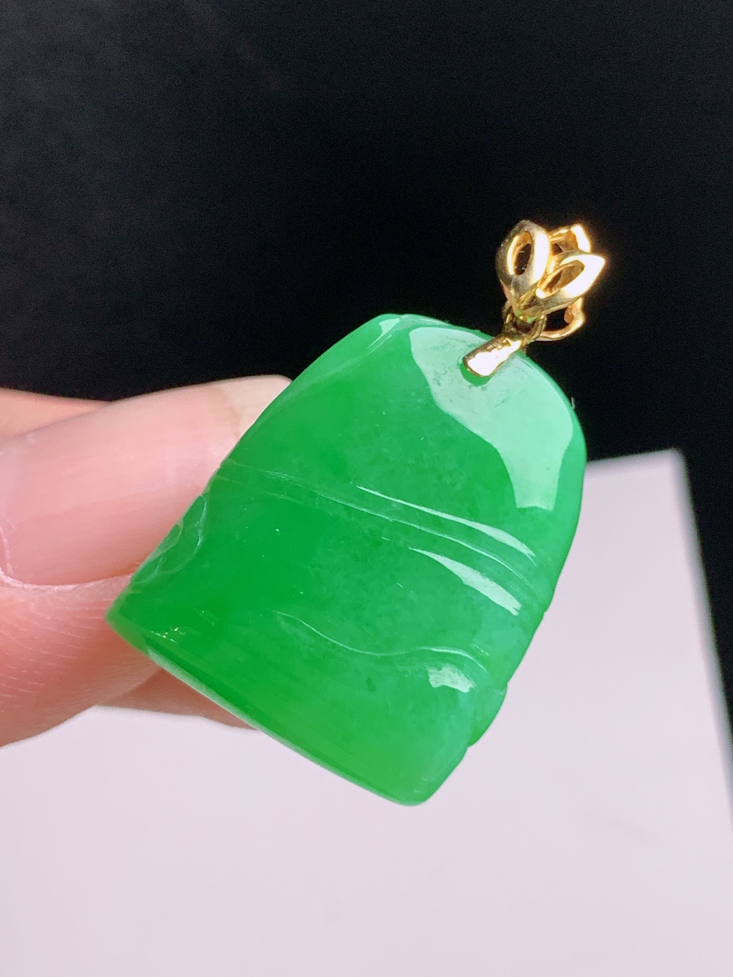 ️ 冰种阳绿竹节吊坠，色泽浓郁，玉质油润，裸石20.5-18.2-6.128.2