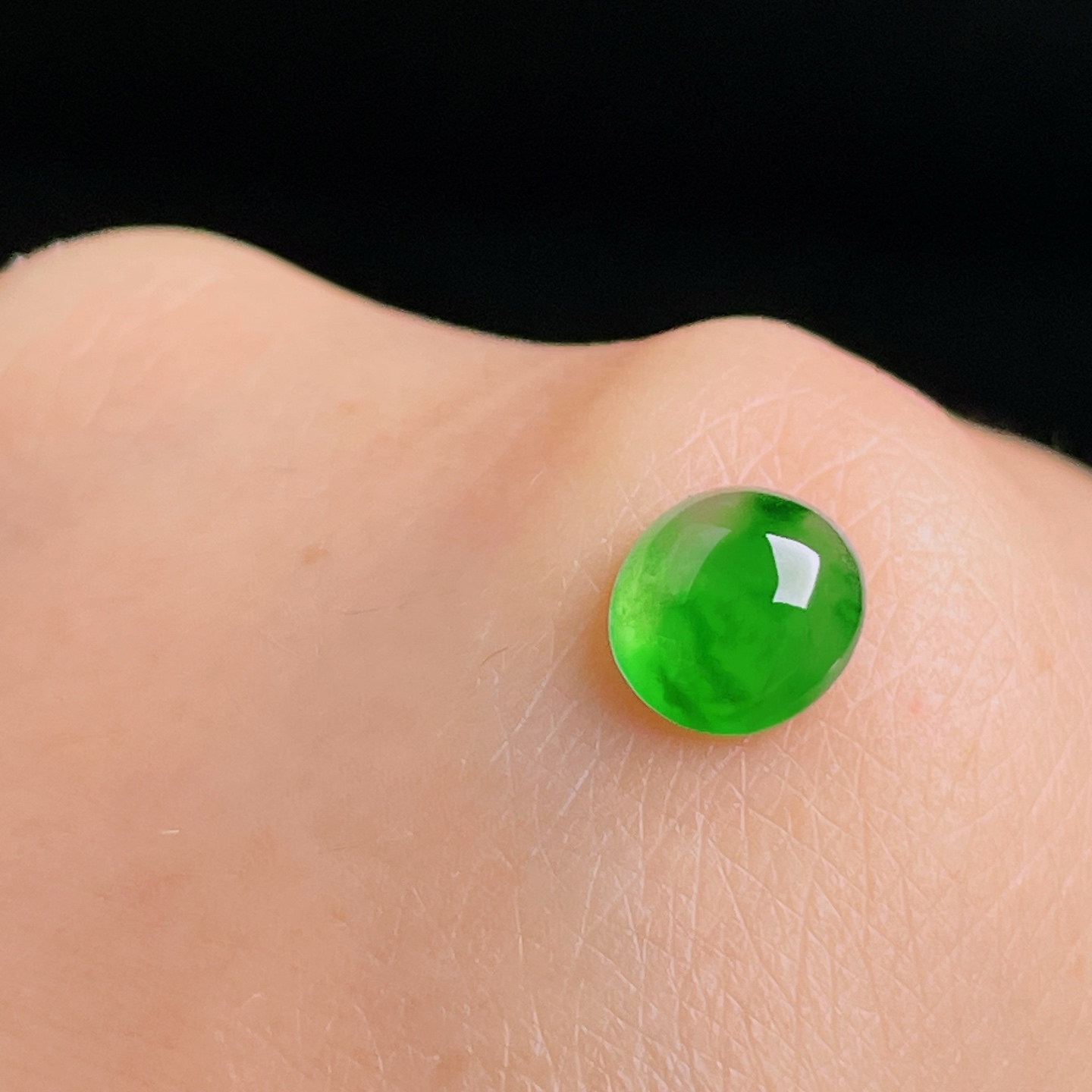 ️冰绿蛋面，老种起光，细底通透，尺寸：7.4/6.7/3mm0928